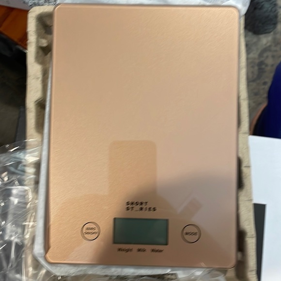 Short Stories NIB metal scale! Only taken OOB to take pics. Sold out online ❤️❤️ - Picture 1 of 3